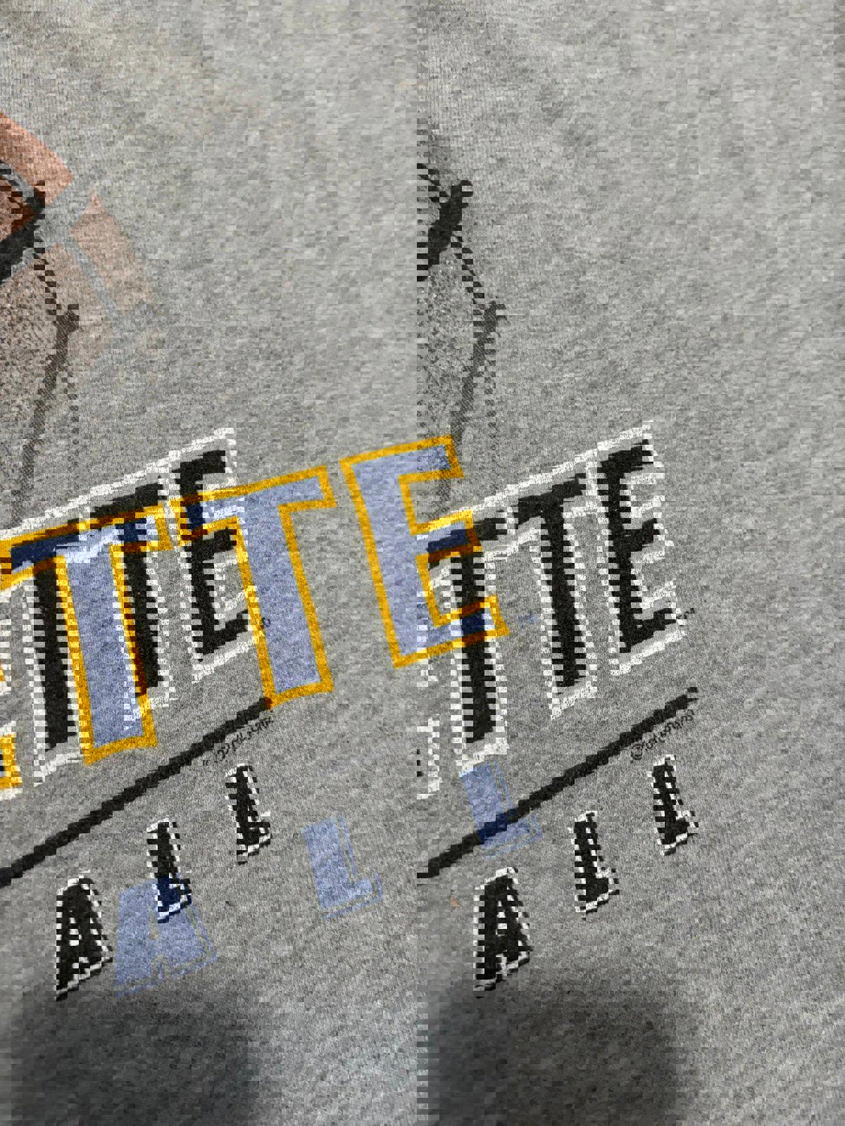 Vintage Milwaukee Wisconsin Marquette Eagles Basketball T-Shirt