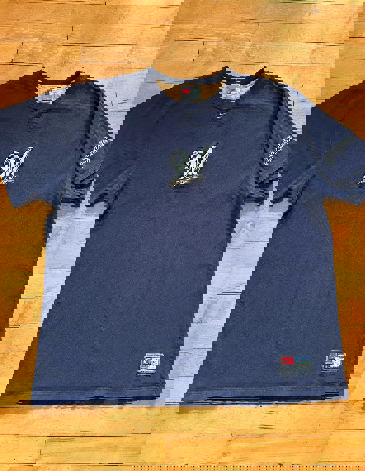 Vintage Nike MLB Milwaukee Brewers Center Swoosh Miller Park T-Shirt