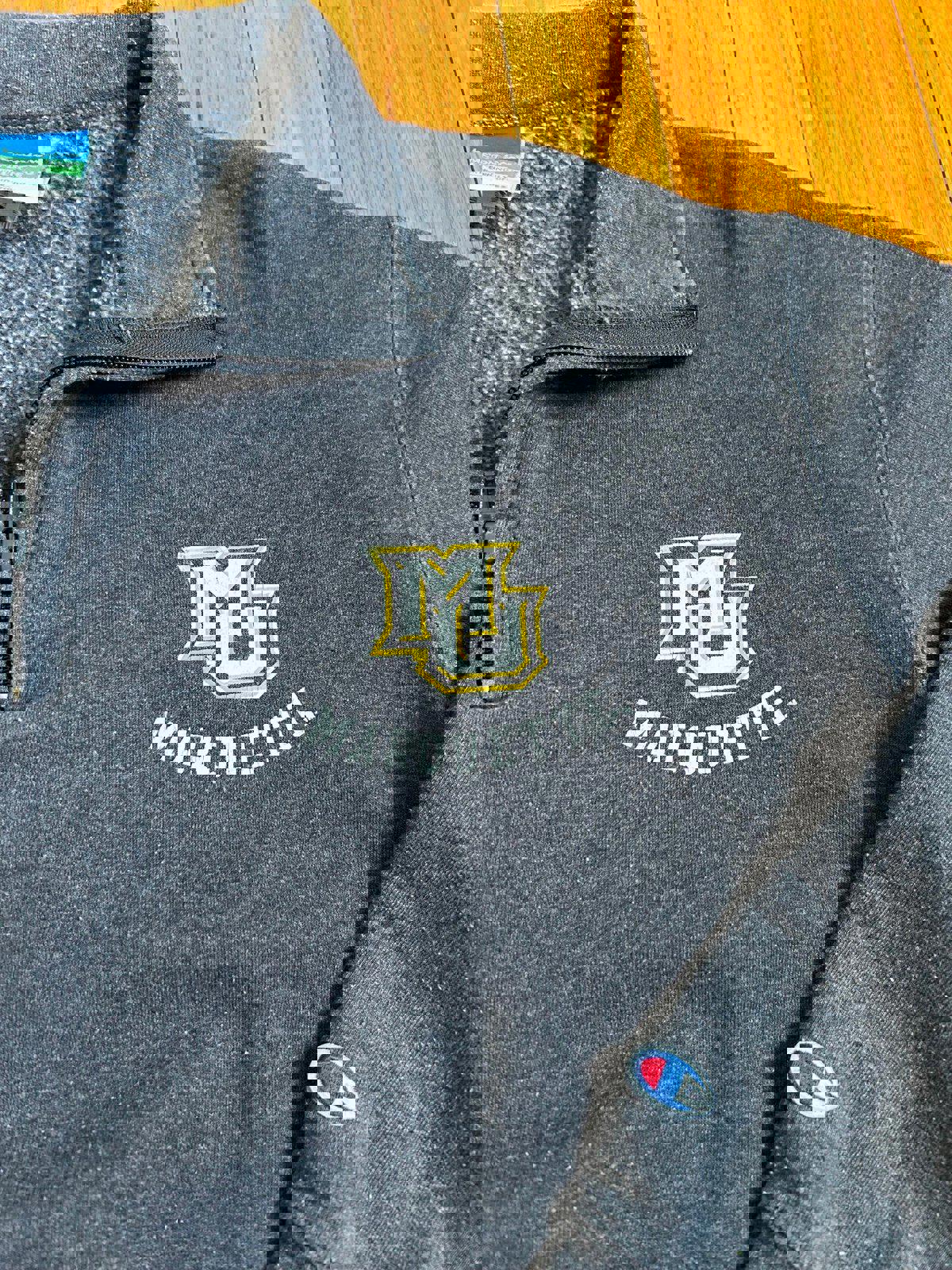 Champion University of Milwaukee Wisconsin Marquette Eagles Sweater