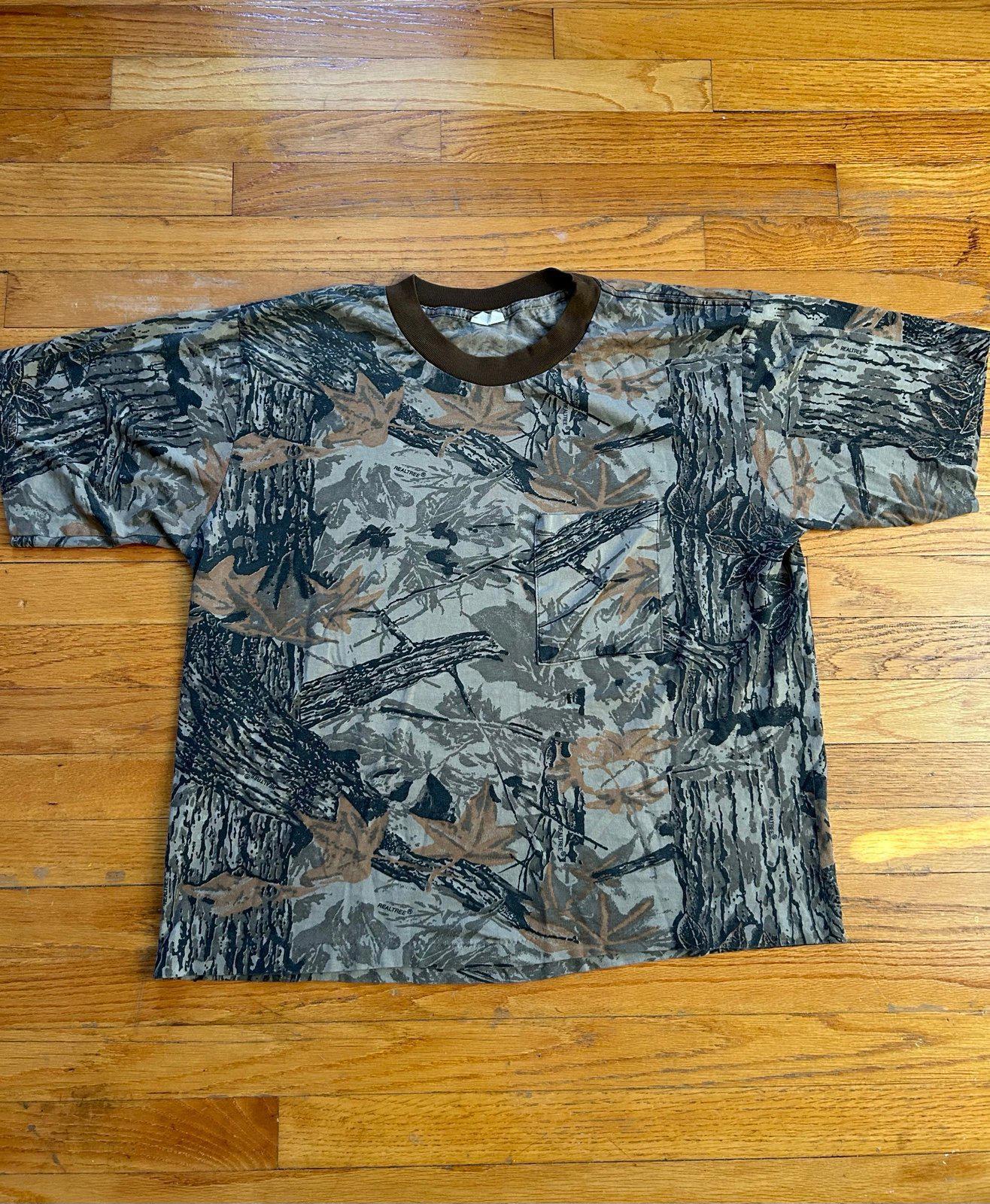 Vintage RealTree Camouflage Outdoors Single Stitch T-Shirt