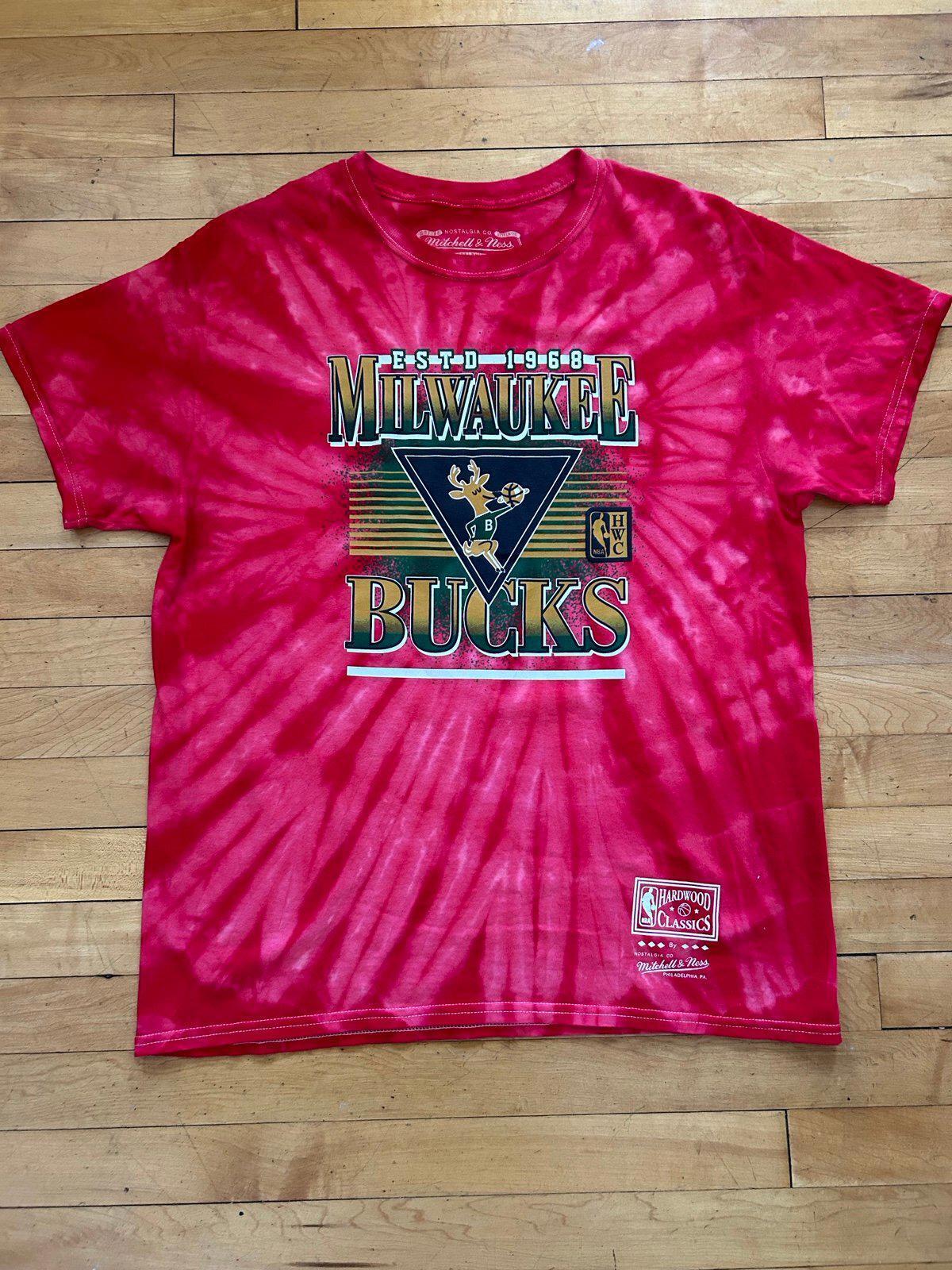 Mitchell & Ness Hardwood Classic NBA Milwaukee Bucks Tie Dye T-Shirt