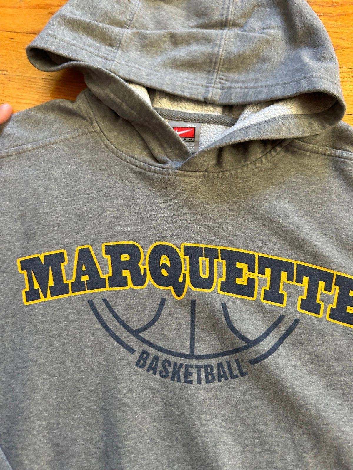 Vintage Nike University of Marquette Eagles Basketball  Hoodie Sweater