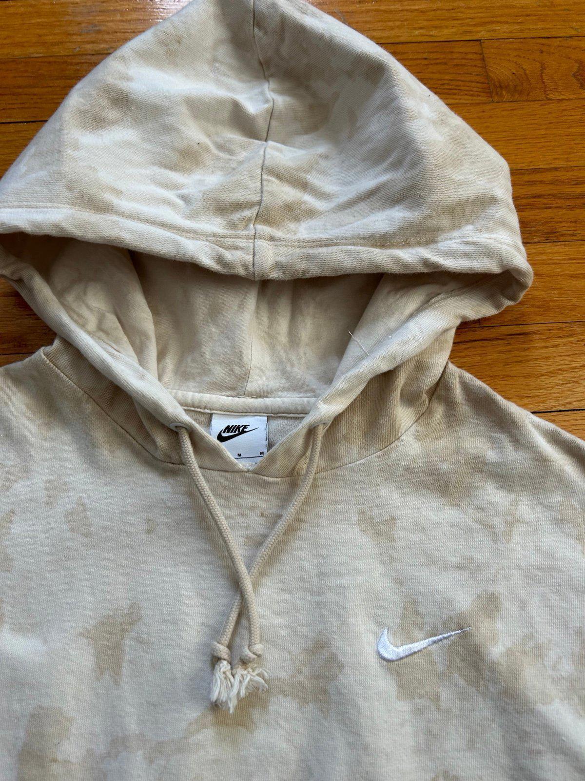 Nike Cropped Center Swoosh Hoodie Sweater