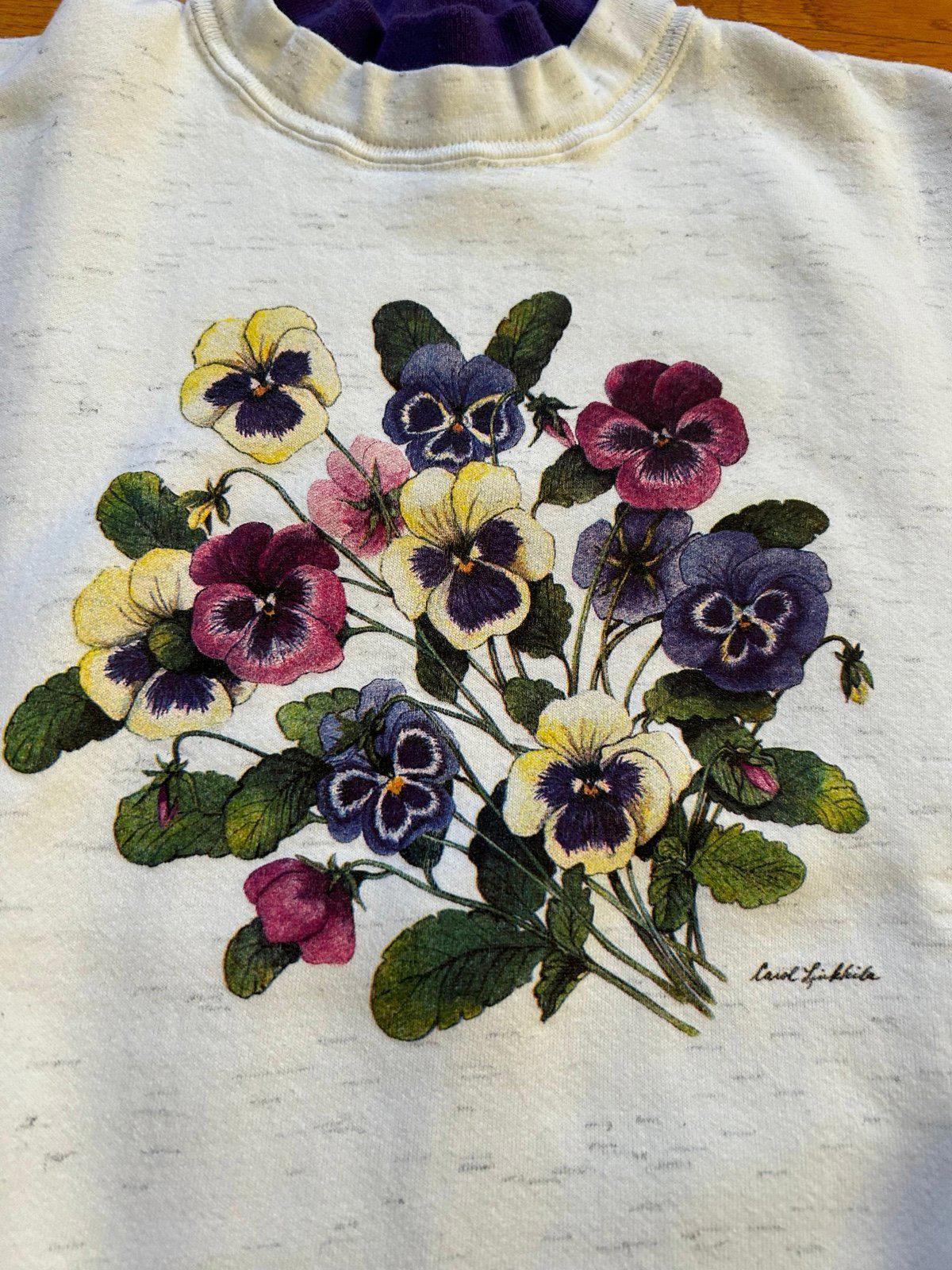 Vintage 90s Flowers Butterflies Nature Crewneck