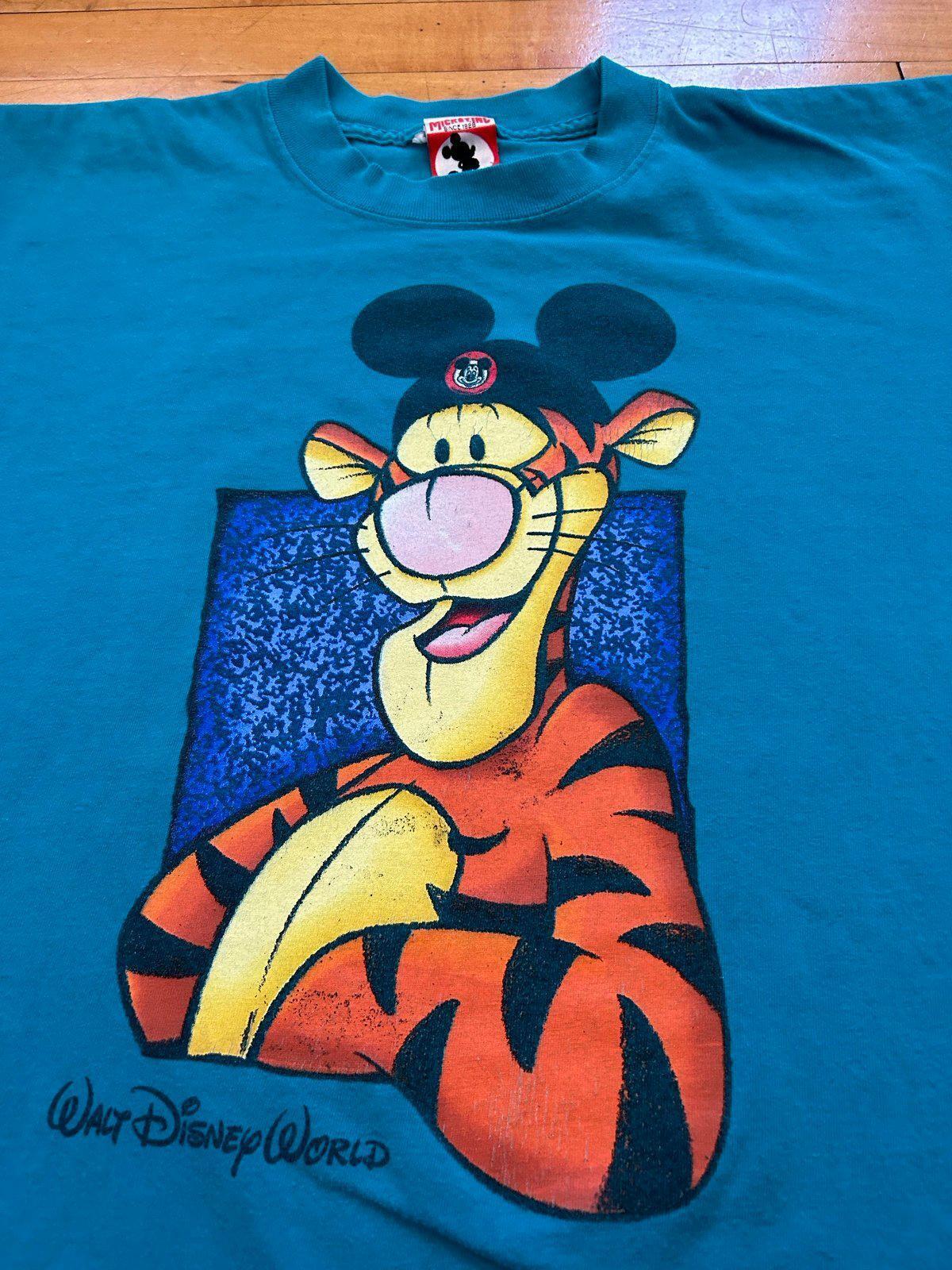 Vintage 90s Walt Disney World Winnie the Pooh TiggerT-Shirt