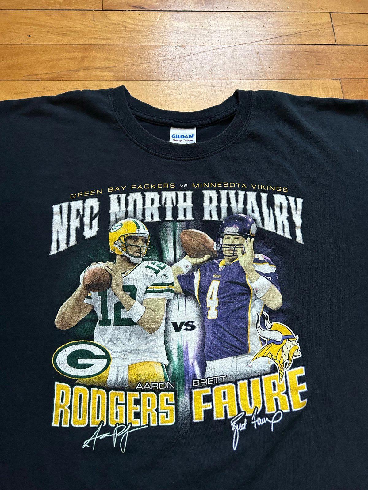 Vintage Aaron Rodgers Brett Farve Green Bay Packers Minnesota Vikings T-Shirt