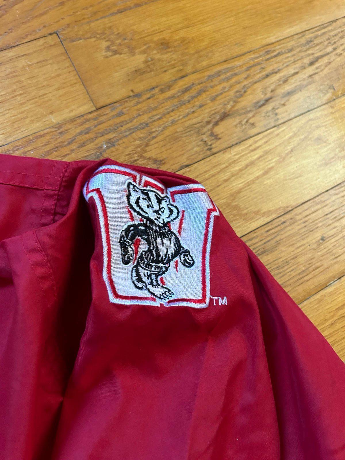 Vintage 90s University of Wisconsin Badgers College NCAA Windbreaker Pullover