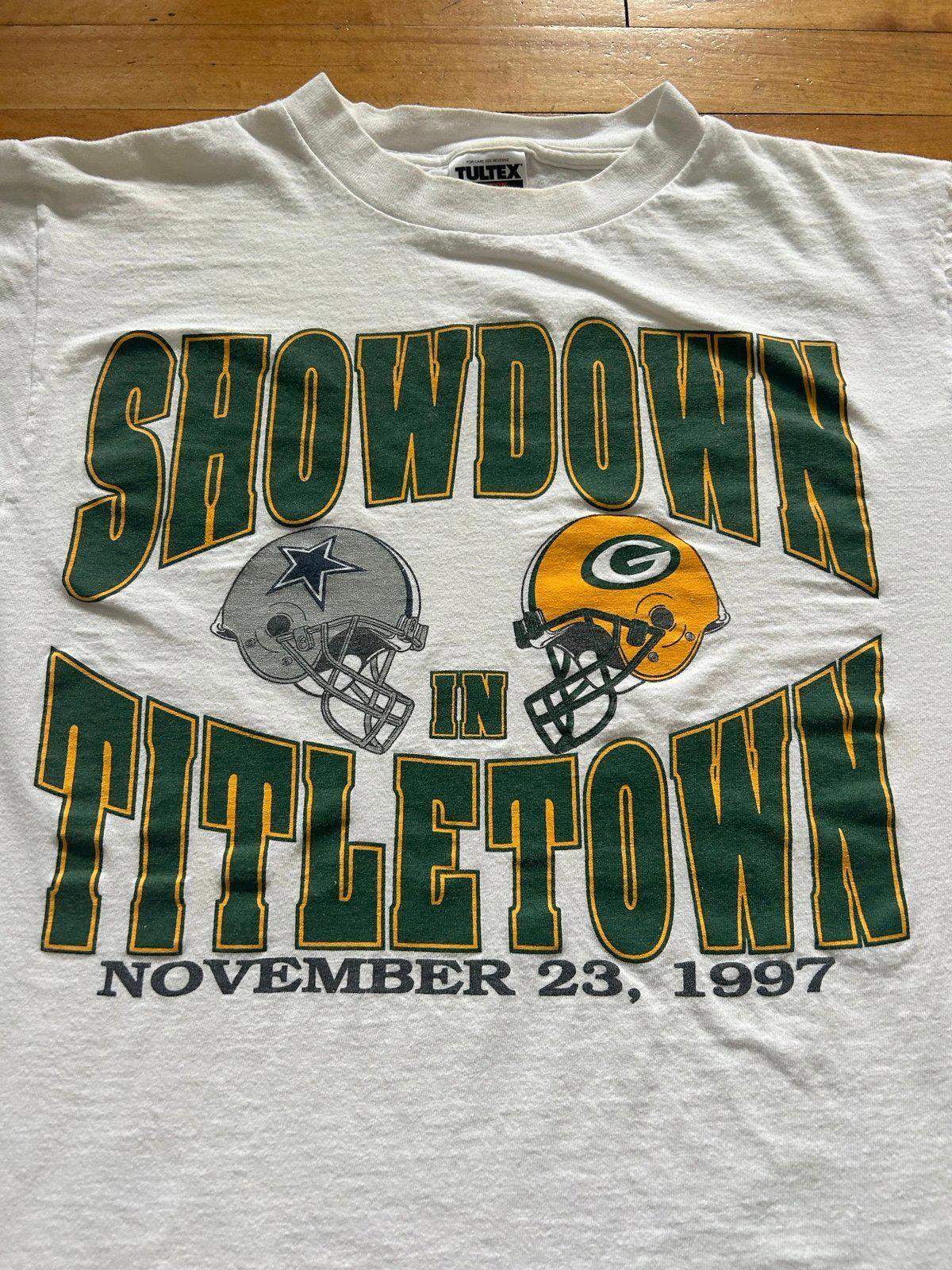 Vintage Green Bay Packers NFL Dallas Cowboys Showdown T-Shirt