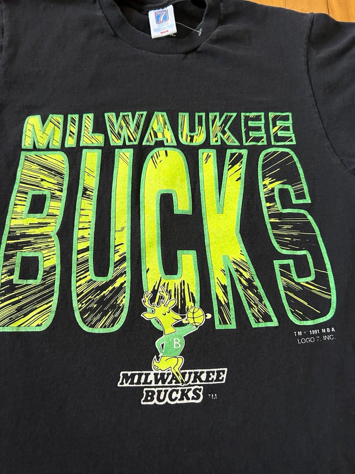 Vintage 1991 Logo 7 Milwaukee Bucks T-Shirt