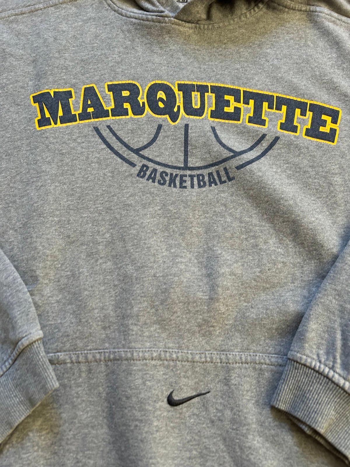 Vintage Nike University of Marquette Eagles Basketball  Hoodie Sweater