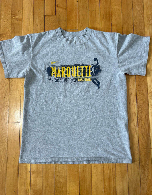 Vintage University of Milwaukee Wisconsin Marquette Eagles T-Shirt