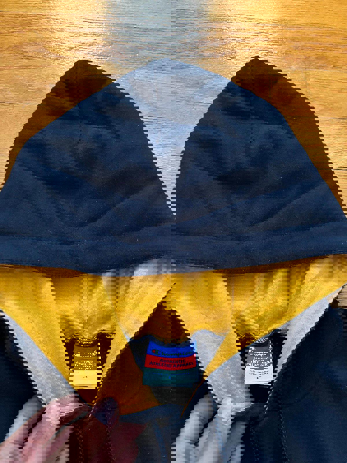 Champion University of Milwaukee Wisconsin Marquette Eagles Hoodie Sweater