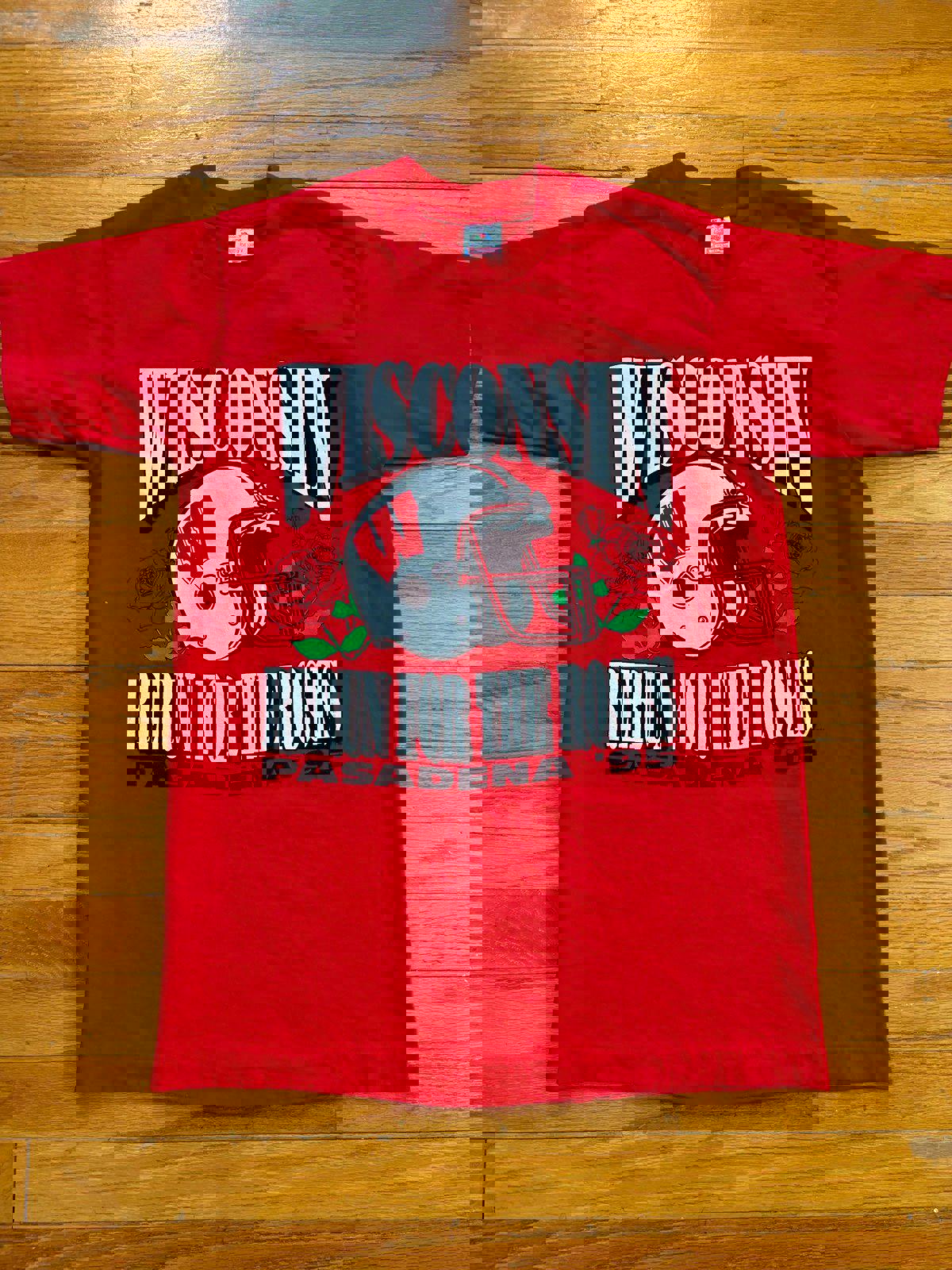 Vintage 90s University of Wisconsin Badgers Football Rose Bowl T-Shirt