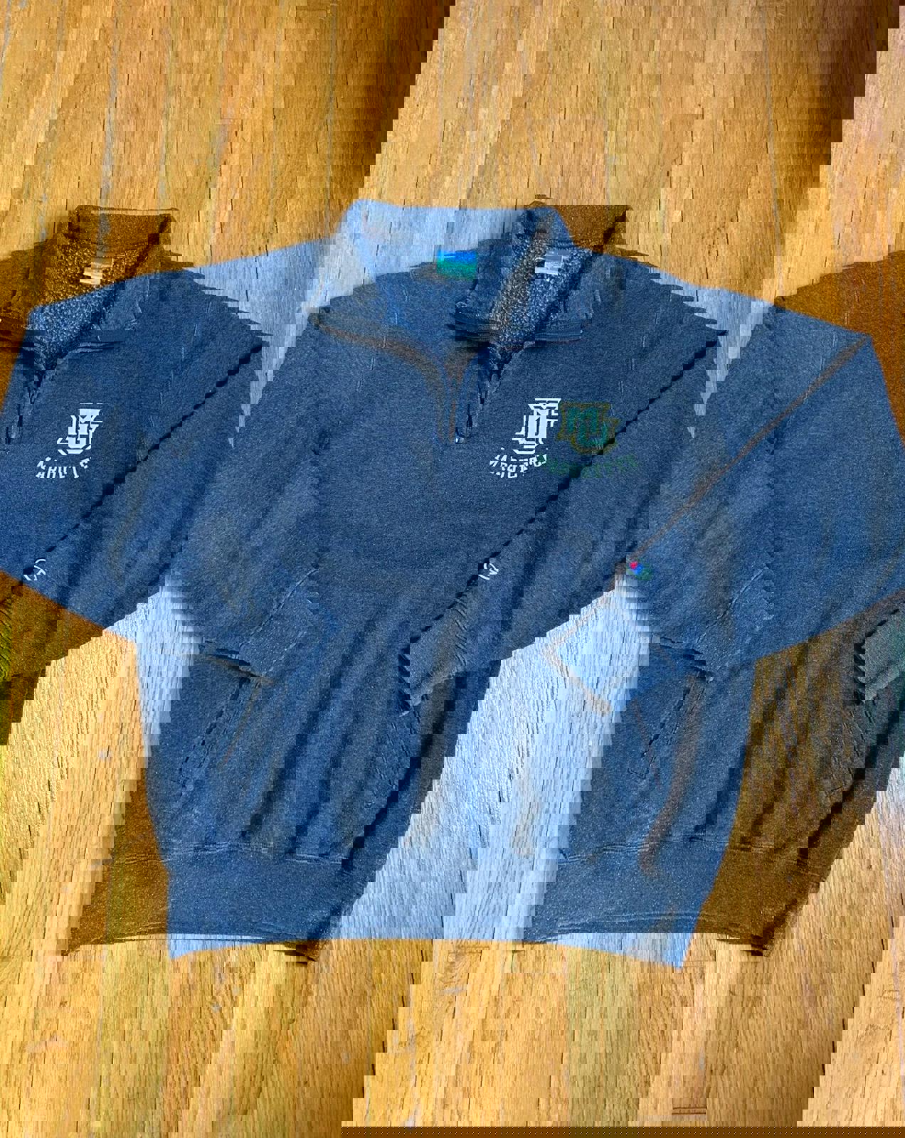 Champion University of Milwaukee Wisconsin Marquette Eagles Sweater