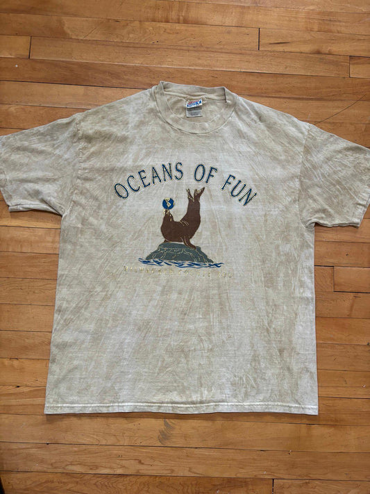 Vintage Oceans of Fun Milwaukee Wisconsin Country Zoo T-Shirt