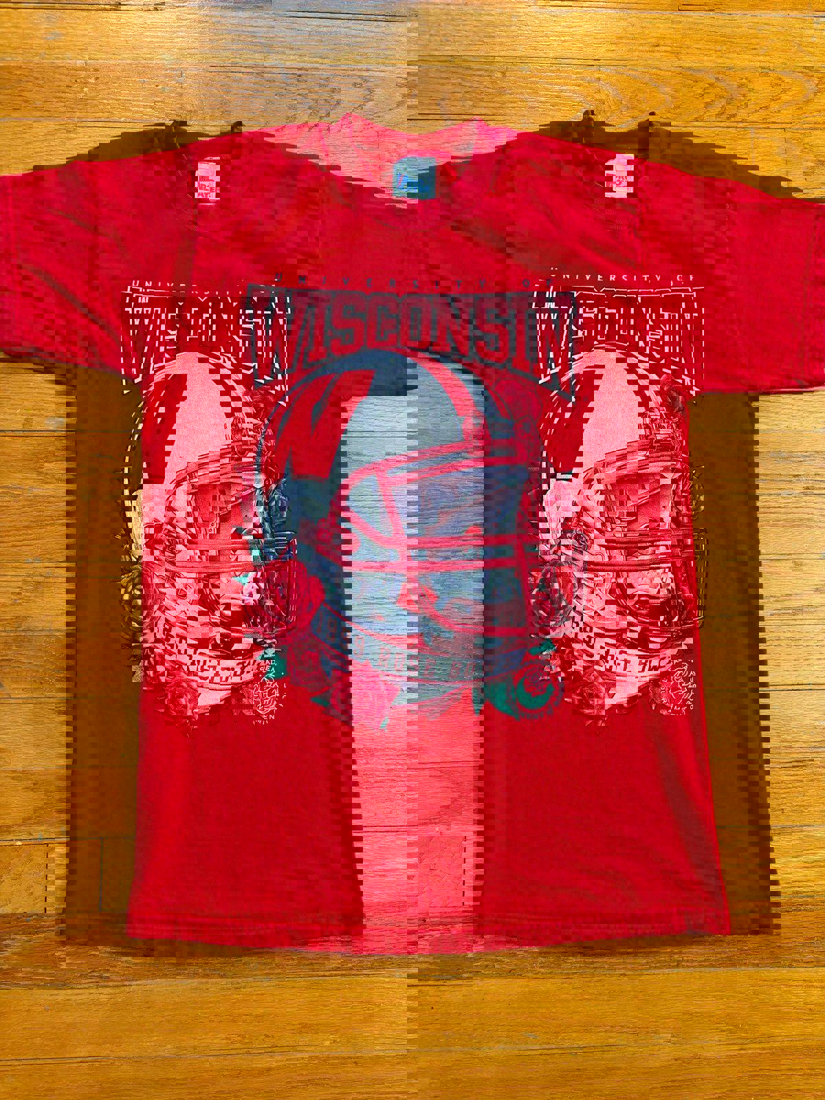 Vintage 90s University of Wisconsin Badgers Football Rose Bowl T-Shirt