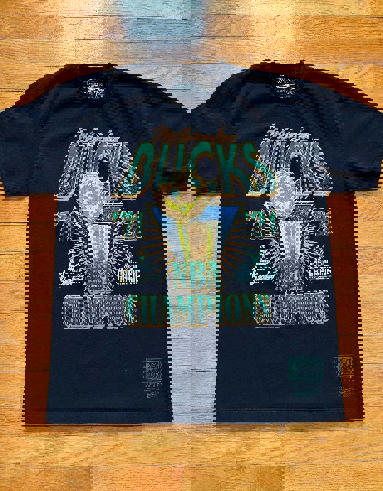 Mitchell & Ness Milwaukee Bucks 1971 2021 NBA Championship T-Shirt