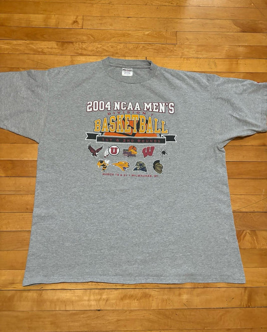 Vintage 2004 NCAA Mens Basketball March Madness Tournament Wisconsin T-Shirt