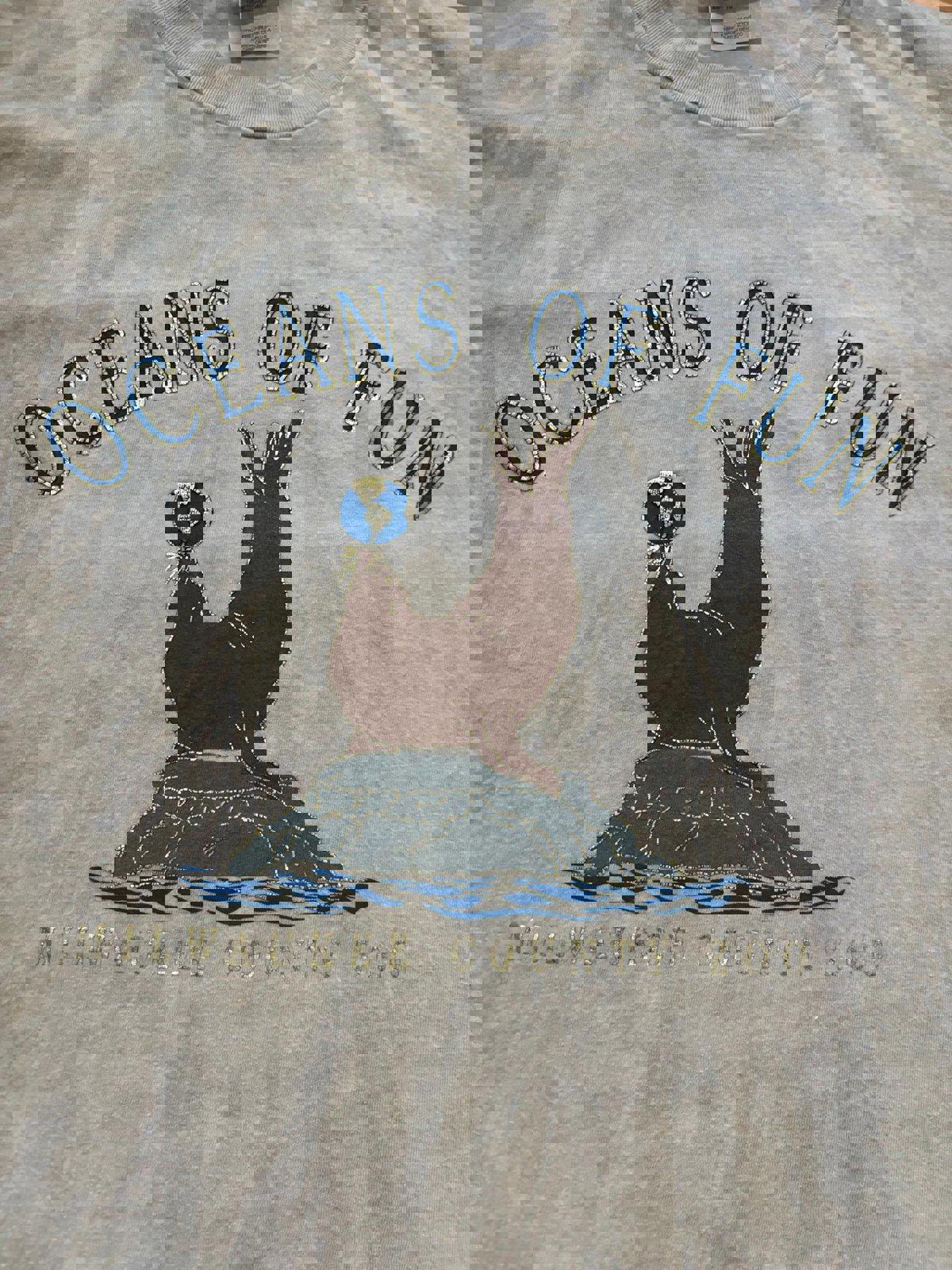 Vintage Oceans of Fun Milwaukee Wisconsin Country Zoo T-Shirt