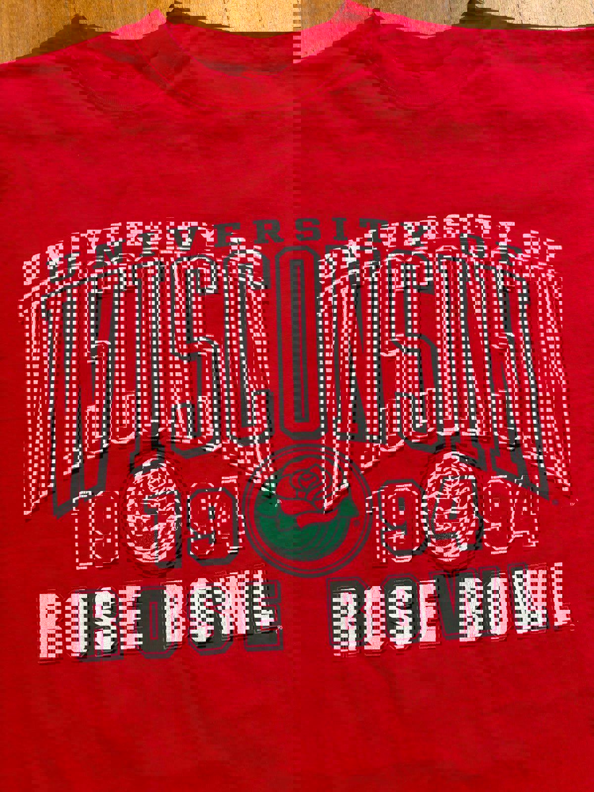Vintage University of Wisconsin Badgers Football Rose Bowl  T-Shirt