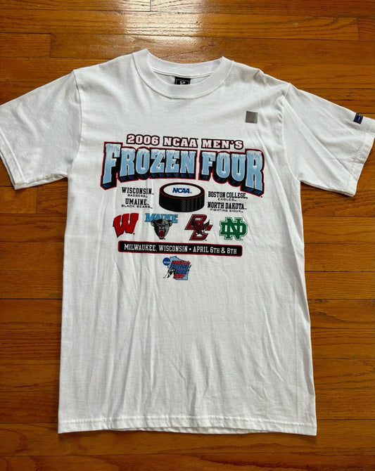 Vintage Wisconsin Badgers 2006 Hockey Frozen Four T-Shirt